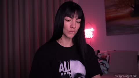 Snapshot of hollylinder_ chatting on 01-30-25, 01:44 Holly Linder online show from 01-30-25, 01:44