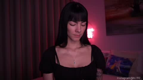 Snapshot of hollylinder_ chatting on 02-13-25, 04:54 Holly Linder online show from 02-13-25, 04:54