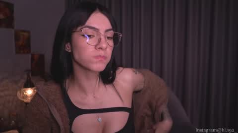 Snapshot of hollylinder_ chatting on 03-05-25, 02:14 Holly Linder online show from 03-05-25, 02:14