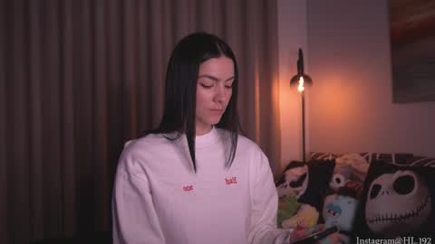 Snapshot of hollylinder_ chatting on 10-16-25, 02:01 Holly Linder online show from 10-16-25, 02:01