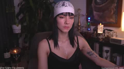 Snapshot of hollylinder_ chatting on 11-29-25, 02:14 Holly Linder online show from 11-29-25, 02:14