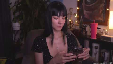 Snapshot of hollylinder_ chatting on 12-03-25, 01:57 Holly Linder online show from 12-03-25, 01:57