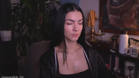 Snapshot of hollylinder_ chatting on 06-17-26, 01:41 Holly Linder online show from 06-17-26, 01:41