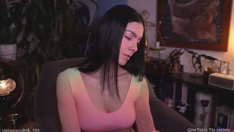 Snapshot of hollylinder_ chatting on 06-20-26, 02:14 Holly Linder online show from 06-20-26, 02:14