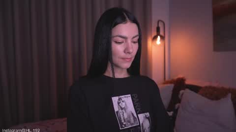 Snapshot of hollylinder_ chatting on 06-24-26, 01:37 Holly Linder online show from 06-24-26, 01:37