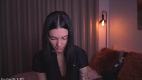 Snapshot of hollylinder_ chatting on 06-25-26, 01:49 Holly Linder online show from 06-25-26, 01:49