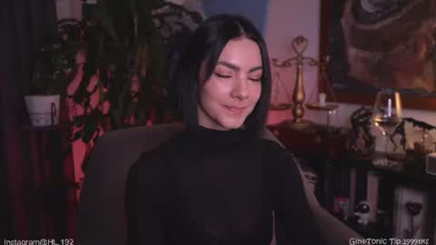 Snapshot of hollylinder_ chatting on 06-27-26, 02:05 Holly Linder online show from 06-27-26, 02:05