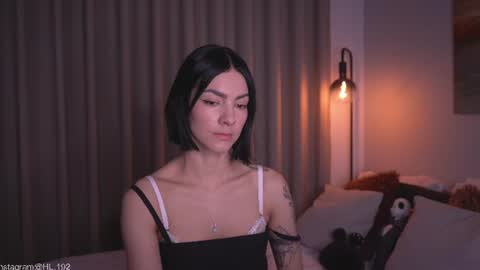 Snapshot of hollylinder_ chatting on 07-01-26, 02:02 Holly Linder online show from 07-01-26, 02:02
