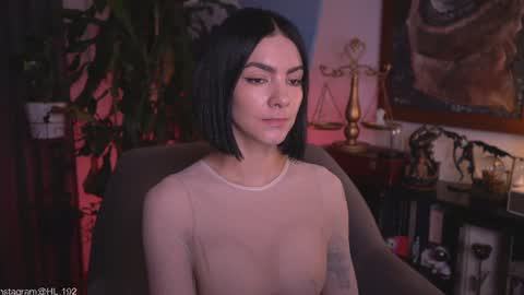 Snapshot of hollylinder_ chatting on 07-19-26, 02:15 Holly Linder online show from 07-19-26, 02:15