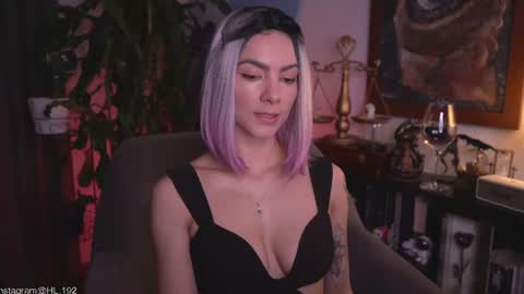 Snapshot of hollylinder_ chatting on 07-23-26, 02:20 Holly Linder online show from 07-23-26, 02:20