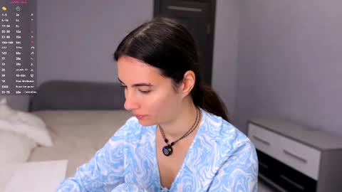 Snapshot of hollymonica chatting on 07-17-26, 06:20 Delly online show from 07-17-26, 06:20