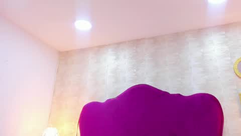 Snapshot of hollyolson chatting on 04-18-26, 01:15 Holly online show from 04-18-26, 01:15