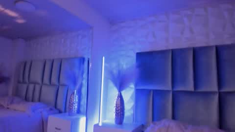 hollypeach_ online show from 03-12-26, 09:32