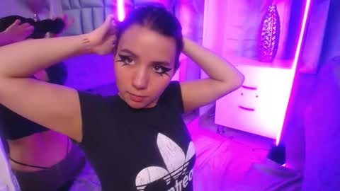 hollypeach_ online show from 03-18-26, 07:50