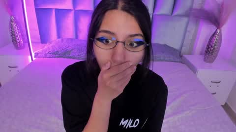 Snapshot of hollypeach_ chatting on 04-20-26, 07:37 hollypeach_ online show from 04-20-26, 07:37