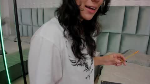 Snapshot of hollypeach_ chatting on 04-27-26, 08:07 hollypeach_ online show from 04-27-26, 08:07