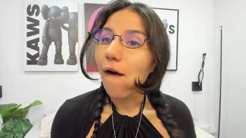 Snapshot of hollypeach_ chatting on 06-15-26, 07:49 hollypeach_ online show from 06-15-26, 07:49