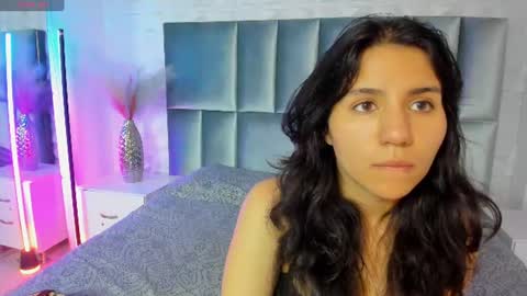 Snapshot of hollypeach_ chatting on 07-06-26, 07:38 hollypeach_ online show from 07-06-26, 07:38