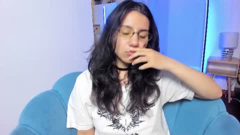 Snapshot of hollypeach_ chatting on 07-12-26, 05:15 hollypeach_ online show from 07-12-26, 05:15