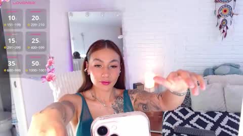 hollyt1 online show from 09-22-25, 06:43