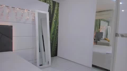 Snapshot of hollytaillor chatting on 04-29-26, 05:44 HollyTaillor online show from 04-29-26, 05:44