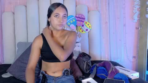 Snapshot of hollyyqueen_ chatting on 04-24-26, 07:27 Hollyy online show from 04-24-26, 07:27