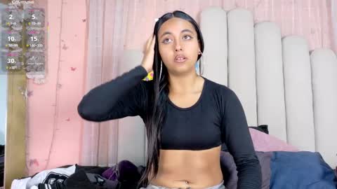 Snapshot of hollyyqueen_ chatting on 05-15-26, 07:21 Hollyy online show from 05-15-26, 07:21