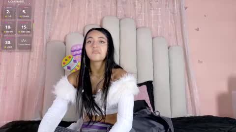 Snapshot of hollyyqueen_ chatting on 05-23-26, 07:18 Hollyy online show from 05-23-26, 07:18