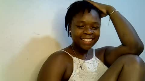 Snapshot of holy_ebony chatting on 06-15-26, 04:42 holy_ebony online show from 06-15-26, 04:42
