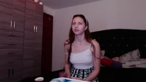 holy_julii online show from 06-25-26, 05:12