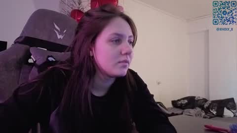 Snapshot of holy_kveta chatting on 02-25-26, 03:27 Kviki online show from 02-25-26, 03:27