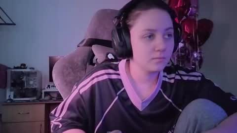 Snapshot of holy_kveta chatting on 02-27-26, 02:55 Kviki online show from 02-27-26, 02:55