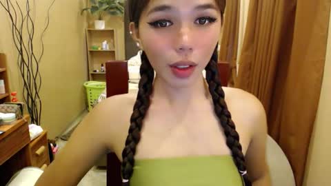 holy_molly1 online show from 05-22-26, 03:46