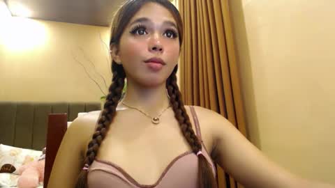 holy_molly1 online show from 06-06-26, 03:11