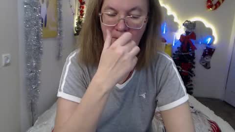 Snapshot of holymilfa chatting on 12-08-24, 10:19 holymilfa online show from 12-08-24, 10:19