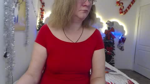 Snapshot of holymilfa chatting on 12-11-24, 07:42 holymilfa online show from 12-11-24, 07:42