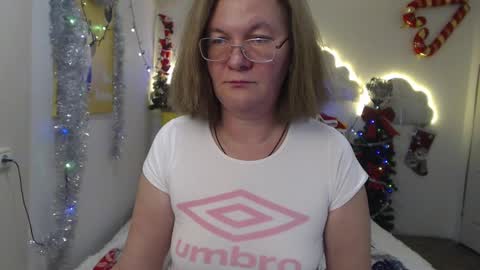 Snapshot of holymilfa chatting on 12-22-24, 02:38 holymilfa online show from 12-22-24, 02:38