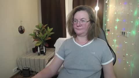 Snapshot of holymilfa chatting on 01-26-25, 04:41 holymilfa online show from 01-26-25, 04:41