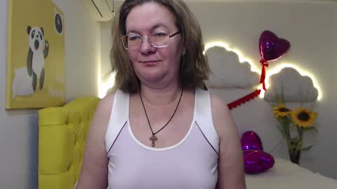 Snapshot of holymilfa chatting on 02-20-25, 07:55 holymilfa online show from 02-20-25, 07:55