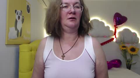 Snapshot of holymilfa chatting on 02-21-25, 11:44 holymilfa online show from 02-21-25, 11:44