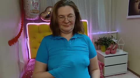 Snapshot of holymilfa chatting on 03-11-25, 11:23 holymilfa online show from 03-11-25, 11:23