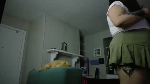 Honey online show from 10-31-25, 03:29