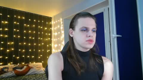 Honelints boyblonde hair AsterMIntfemboybrown hair online show from 01-12-25, 07:10