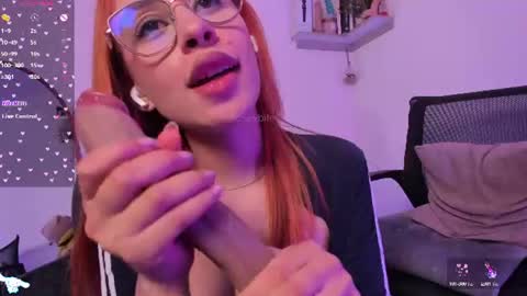 Snapshot of honey_bitee chatting on 06-11-26, 02:53 Hi Im Annie vic Your dreams came true online show from 06-11-26, 02:53