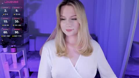 Snapshot of honey_blondee chatting on 06-30-26, 08:43 Tammy online show from 06-30-26, 08:43