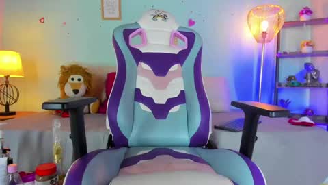 Snapshot of honey_fox01 chatting on 12-29-24, 09:20 HONEY online show from 12-29-24, 09:20