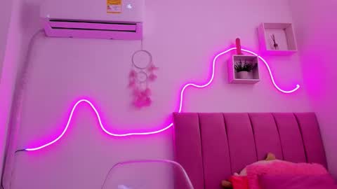 Jhenna martinez online show from 10-31-25, 04:08