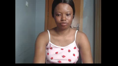 Snapshot of honey_juicydoll chatting on 06-27-26, 03:28 Sonia online show from 06-27-26, 03:28