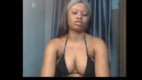 Snapshot of honey_juicydoll chatting on 07-18-26, 07:12 Sonia online show from 07-18-26, 07:12