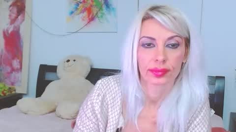 Snapshot of honey_lara chatting on 01-06-26, 01:20 honey_lara online show from 01-06-26, 01:20